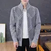 Koreański Styl Cardigan Mężczyźni Sweter Odzież Szary Nowy Mens Sweter Oversized Dzianiny Kardeniowy Wzór Ciepłe Odzież Dla Mężczyzn 3XL 201105