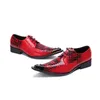 Moda ocidental homens sapatos escalas padrão vestido de couro sapatos homens vermelho casamento homens sapatos zapatos hombre lace-up metal ponta