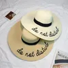 Verano para mujer de ala ancha no diaturb Sun Hat Bordado Straw Cap Floppy plegable Roll up Cap Beach Sun Hat Y200103