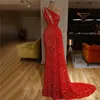 Dubai Red One Shoulder Sexig aftonklänningar sjöjungfrupärlor SEXICS SEXY SLIT Luxury Formal Endan Prom Dress