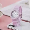 8色新しいスタイル工場卸売韓国語版トレンド大学風防水レディースクォーツ腕時計ファッションオールマッチウォッチ卸売