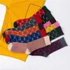 Femmes Designer Sport Chaussettes Lettre Imprimer Casual Grille Coton Mode Hiver Simple Lettre Pleine Chaussettes Coloré Stocking210S
