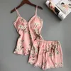 Bzel Silk Satin Sleepwear Mulheres Verão Casa Desgaste Lace Sexy Lingerie Pajama Femme Sem Mangas Floral Tops + Shorts Plus Size M-XXL Y200708