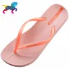 Hotmarzz varumärkesdesigner sandaler flip flops casual platt tofflor fast färg mode strand glider kvinnor hm0738 y200423 gai gai gai gai