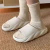 2022 Blanc Oreiller Pantoufles Femmes Nuage Diapositives Chaussures Plage Semelle Épaisse Sandales Plate-Forme Extérieure Maison Salle De Bain Tongs Été Y220214