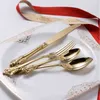 Vintage Western Gold Plated Bestick Porslin Set 24pcs Dining Knivs Forks Teaspoons Golden Luxury Sällsynssatser Gravering 211228