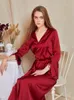Morning Gowns Pyjamas Kvinna Custom Gjorda Långärmad Sjuka Silk Satin Nattgong Sexig V Neck Bröllop Cape Cloak Bekväm