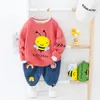 Hylkidhuose Spring Toddler Spädbarnskläder sätter babyflickor pojkar kläder honungsbi t shirt jeans barn semester kläder lj201223