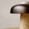 かわいいマッシュルームLEDテーブルランプ日本のミニマリストホワイエベッドルームスタディアイアン照明器具北欧アートデコレーションストーンデスクライト