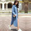 Plus Size New Spring Md-Long Streetwear Denim Trench coat per donna Hollow Long Blue giacca a vento Capispalla Casaco Feminino LJ200903