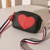 Kızlar Güzel Mini Çanta 2021 Kırmızı Kalp Çantalar Yeni Kore Moda Omuz Çantaları Kadın Crossbody Çanta Tüm Maç Küçük Kare Çanta