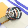 Europa América moda señora mujer doble Color capas dobles cuerda tejida grabar letra V metales pulseras de cuero Bangle274C