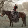 Vintage Black and Red Gothic Wedding Suknie Z Kurtki 2021 Długie Rękawy Julia Koronki Ruffles Gorset Powrót Sweep Pociąg Suknia Ślubna Vestidos