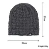 Berretti invernali da uomo dal design accattivante fatti a mano per mantenere caldi i cappelli lavorati a maglia antivento in vendita