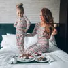 Christmas Family Look Pyjama Set Gestreepte Elk Casual Family Matching Outfit Winter Nachtkleding Nachtkleding Leuke PJ's Set LJ201111