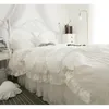 Ensemble de literie en dentelle de coton blanc Ensemble de housse de couette Linge de lit Glands Ensembles de jupe de lit princesse de luxe ensembles de literie double reine roi 201022