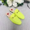 Sommar herr Strandtofflor klassiska Designer Lazy Flat Baotou Flip flops 100% läder dam Slides Mocka bokstav dam skor kohud Metall herr Sandaler Stor storlek 35-42-46