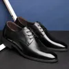 Hommes traditionnels chaussures habillées en cuir bureau affaires formelles Derby chaussures costume typique célébration homme chaussures profilées ajustement