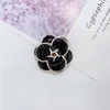 Pins Broschen Camellia Perle für Frauen elegante Blumencorsage Mode Winter Schmuck Pullover Mantel Luxuriöses Accessoires Brosche Kirk22