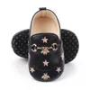 Baby Boy Shoes 꿀벌 별이있는 0-18 M의 첫 워커 베이비 캐주얼 신발 유아 유아 로퍼 신발 코튼 소프트 솔 베이비 모카신
