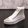 Lyxiga designers vita män bröllopsklänning skor våren höst svart rund tå tjockt sålda kausal utomhus sneakers mode vulkaniserad man walking loafers