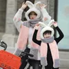 Parents et enfants tout-en-un chapeau de fourrure couleur correspondant chapeau gants écharpe 3 pièces/ensemble hiver peluche enfants enfants sweat à capuche chaud