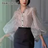 TWOTWINSTYLE Vintage Polka Dot Manches Longues Bouffantes Femmes Tops et Blouses Plus La Taille Sheer Chemises Vêtements D'été Dames Coréenne LJ200812