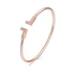 Nouvelle mode 3 couleurs Bracelet avec boîte d'origine Hommes et femmes Accessoires de charme Couple se marier Cadeau pour l'amour bijoux en diamant 3026832