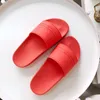 2020 Luksusowy projektant Summer Sandal Gume Sandal dla mężczyzn i kobiet płaski pantofel jasny kolorowy lato poczuć się na plażę Flip F9885955