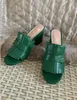 2021 Mode Kvinnor Lyxiga Tjocka Klackar Tofflor Kontor Lady Soft Suede Sandal Skor Flickor Casual Outdoor 8cm Heel Chunky Sllides Svart Grön Röd Läder Storlek 35-42