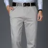 Pantalones casuales de negocios de 4 colores para hombres Pantalones rectos de alta calidad de tela modal Marca masculina Azul marino Gris claro Caqui Negro 201125