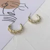 Młode Panie Prawdziwe 18k Pozłacane miedziane Hoop Kolczyk Twisted Hollewed Ear Stud