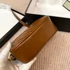 Neuester Designer goldener Schnalle Baguette -Beutel schwere Ketten Riemen Cross Lod Bags Echtes Leder Karamell -Farb -Umhängetasche Women302h