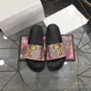 Chinelos designers masculinos slides femininos moda luxuria chinelos florais couro de borracha de borracha sandálias de praia de praia de panos de caça de caça de caça de caça deslizantes esburadores eur 36-48 hjt6