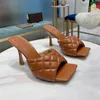 Designer-Hausschuhe AAA-Stiefel High Heels bestickt importierte Schaffell-Sandalen aus echtem Leder quadratische spitze Damenkleidschuhe mit Box