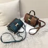 Bolsas de mensagens de ombro de colorido ConRast Saco de zíper crossbody para mulheres quadradas quadradas pequenas bolsa de couro azul de couro PU Casual