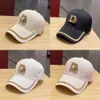 2020 Yeni Metal Mektup M Kadın Beyzbol Şapkası Nefes Örgü Açık Ayarlanabilir İşlemeli Rhinestone D Mark Şapkalar Yaz Sunhat J1210
