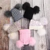 2020 Hot Sälj Ny dubbelkula Stickad Barnhatt Amazon Stock Color Ball Varm Barnens stickade hatt