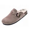 Zapato de invierno Faux Cow Suede Cuero Mule Zuecos Zapatillas de corcho Largo Peluche Cálido Cerrado Hebilla Interior Exterior Hogar 211229