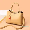 Новая женская сумка атмосфера 2022 Три карманная сумка Дианы с прохладной изогнутой роткой дизайн рта и наклонная сумочка с подвеской