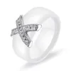 Anel de cerâmica em preto e branco do casal Grado em casais resistentes a anéis de aluno presente de anel de aluno