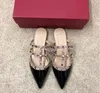 Frauen flache Schuhe Luxus Sandalen Loafer Sommer Echtes Leder Schuhe Hohe Qualität Flache Nieten Schuhe Marken Hausschuhe 2020 Designer
