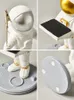 Creativo resina astronauta figure decorative per la casa foto decorazione soggiorno moderno decorazione accessori arredamento per ufficio artigianato 201201