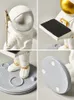 Kreativ harts astronaut Hem Dekorativa figurer Fotoberedning Modern Vardagsrum Dekoration Tillbehör Kontor Decor Crafts 201201