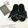 Dropshipping Beroemde Merk Bont Flip Flops Sweet Lace Bow Fur Slides Dames Designer Winter Sandals Warme en Cozy Home Slippers Y220310