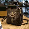 Luxurys designers women 2021 new women's fashion bucket Single Shoulder Messenger Handbag chain printed Bag