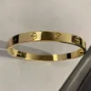 Love Series Gold Bangle AU 750 18 K NIGDY FADE 1821 Rozmiar z śrubokręgą oficjalną replikę Najwyższą jakość luksusowej marki Prezent 8037446