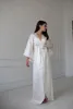 新しいファッションセクシーな白い夜ローブバスローブパジャマのウェディングブライダルブライドメイドローブドレッシングガウン女性ナイトスリープ服
