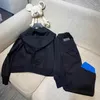 Kadın Eşofmanları Tasarımcı Takım Elbise Hırka Hoodie Klasik Bahar 22SSHırka Basit Günlük Pantolon Moda Siyah Beyaz Eşofman Giyim Beden S-L PJC5