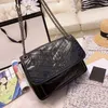 Högkvalitativ Kvinnors Designer Shoulder Bag Black Metal Chain Bags Handväska Läder Pure College
